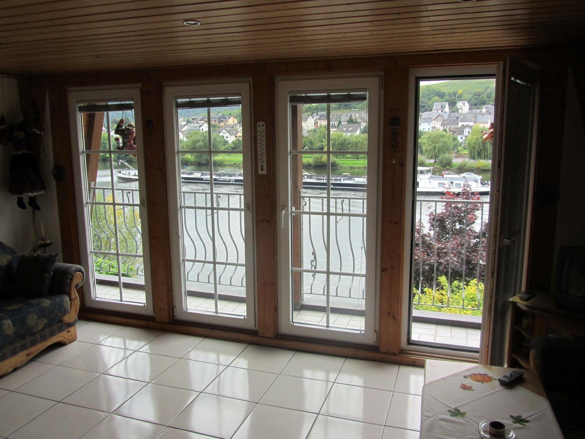 Mosel Panorama Apartment Zell an der Mosel Exterior photo