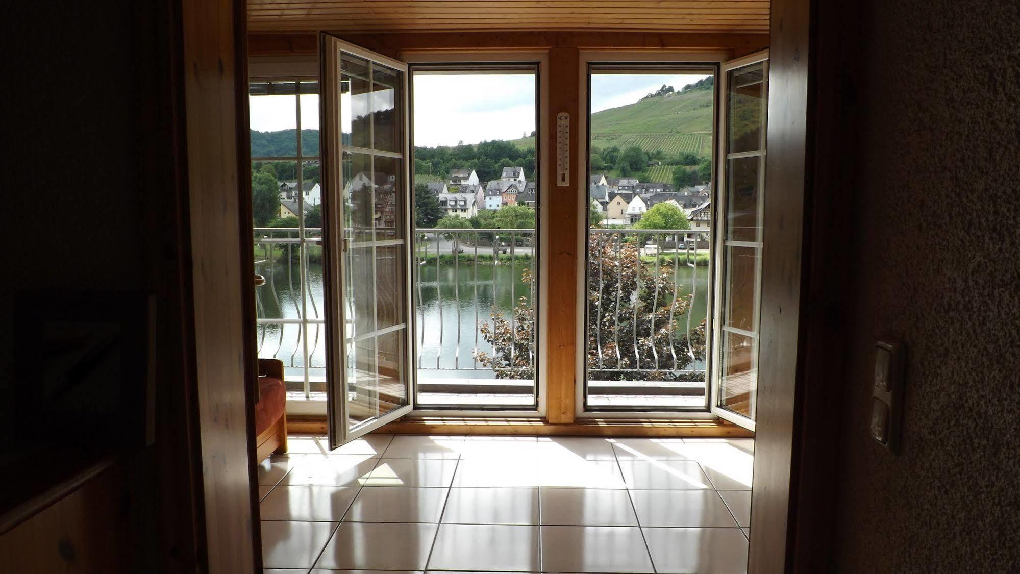 Mosel Panorama Apartment Zell an der Mosel Exterior photo